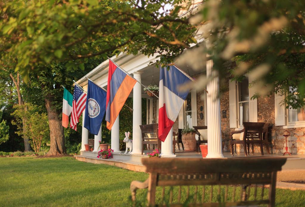 L'Auberge Provencale Inn & Restaurant Boyce Bagian luar foto