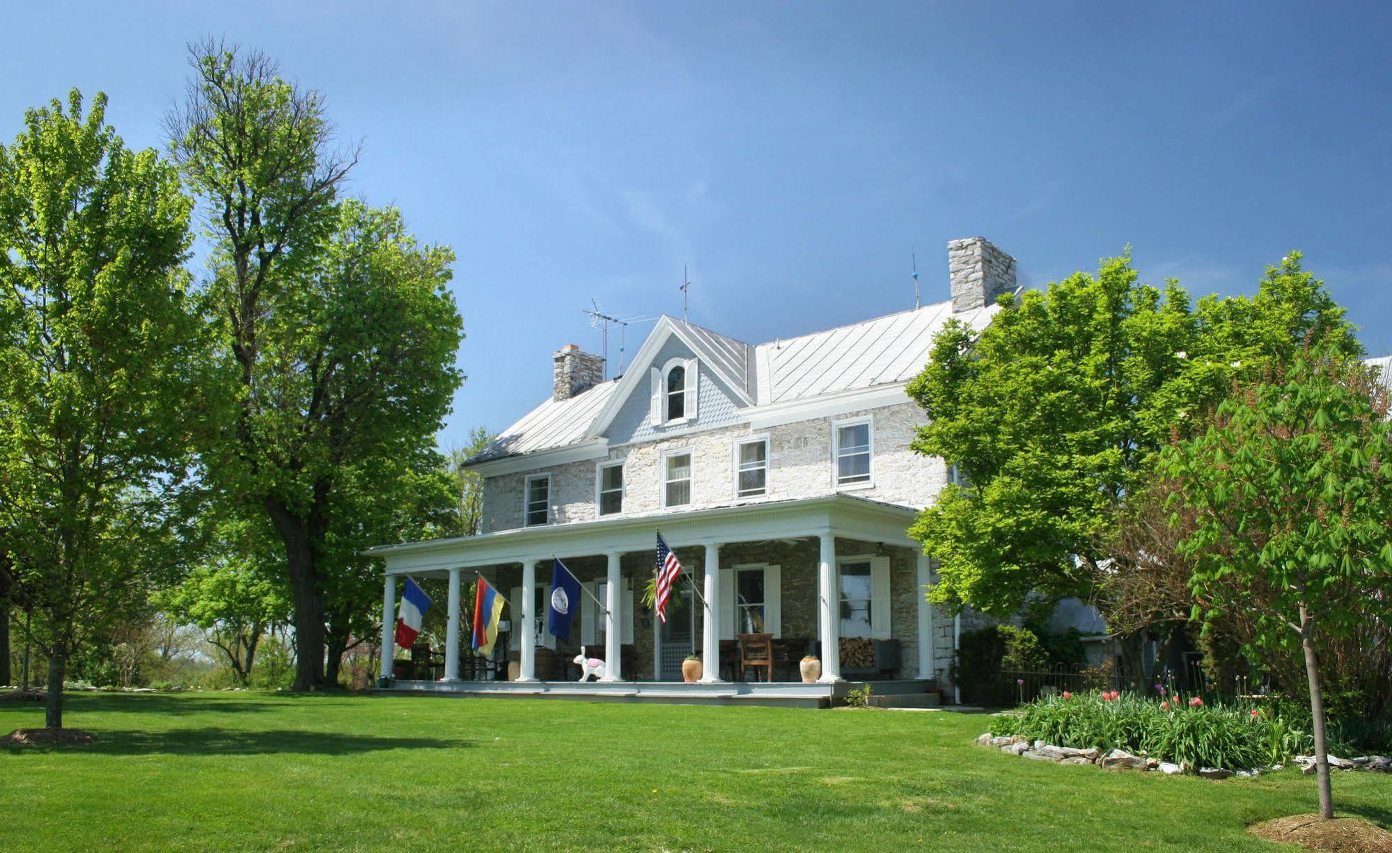 L'Auberge Provencale Inn & Restaurant Boyce Bagian luar foto