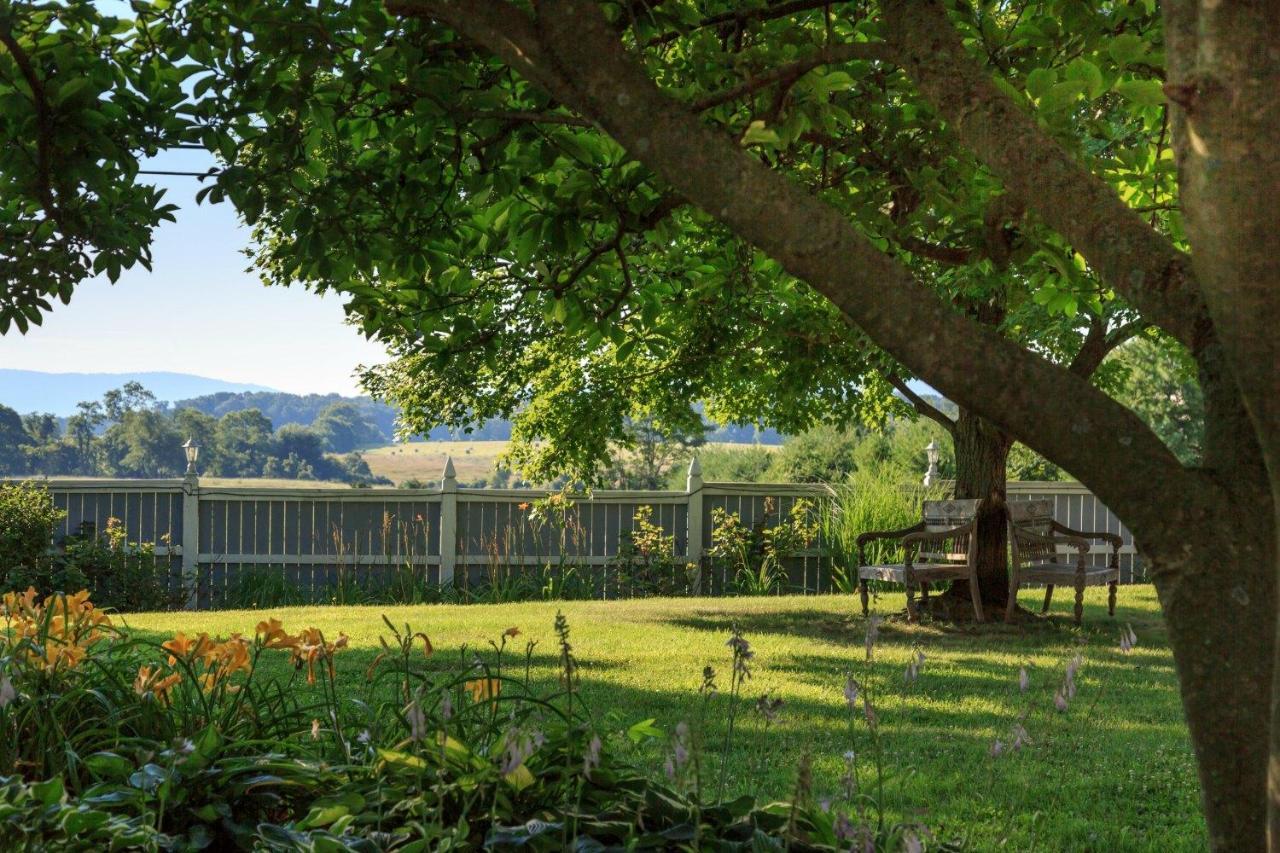 L'Auberge Provencale Inn & Restaurant Boyce Bagian luar foto